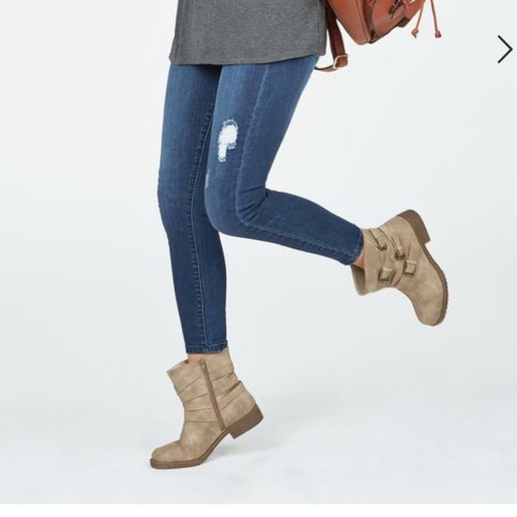 JUSTFAB ANDREIA ANKLE BOOTIE - Picture 1 of 10